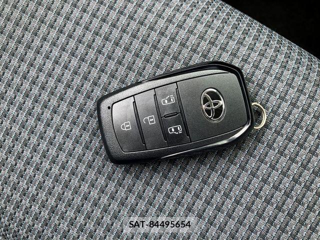Toyota NOAH 2023-07 8666657-17