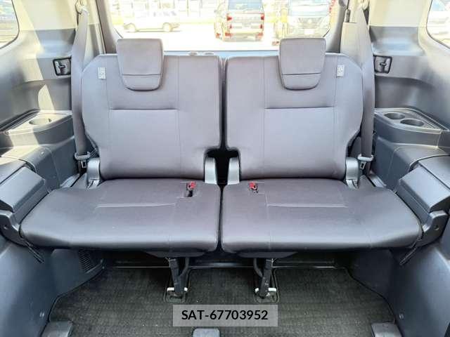 Toyota NOAH 2022-03 8666658-13