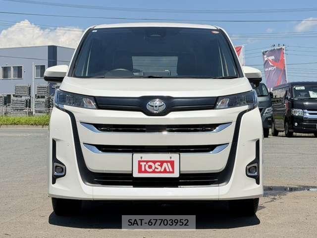 Toyota NOAH 2022-03 8666658-17