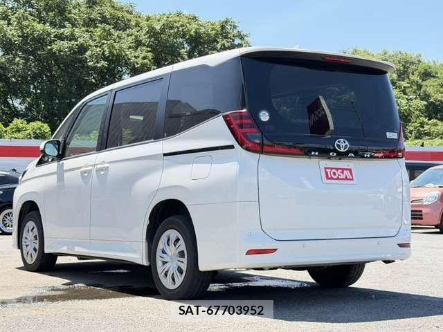 Toyota NOAH 2022-03 8666658-24