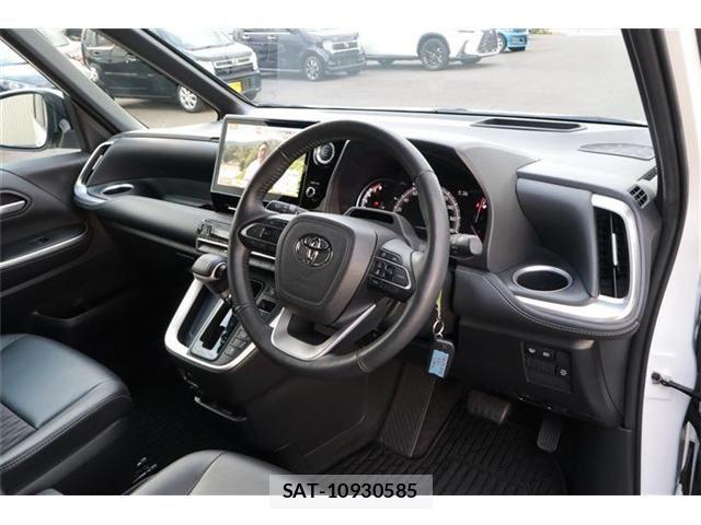 Toyota NOAH 2023-08 8686176-14