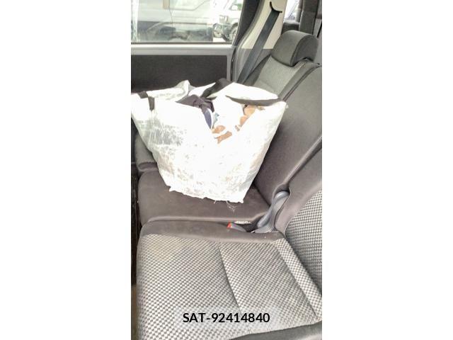 Toyota NOAH 2009-10 8744784-11