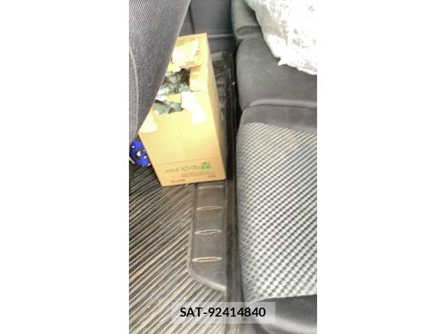 Toyota NOAH 2009-10 8744784-14