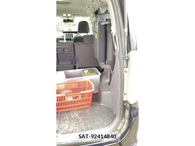 Toyota NOAH 2009-10 8744784-15