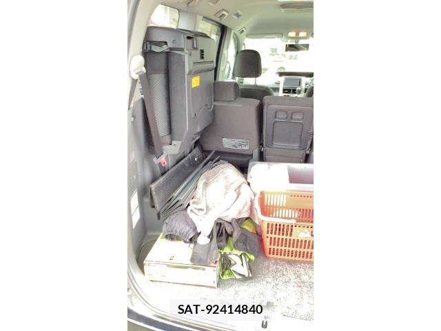 Toyota NOAH 2009-10 8744784-16