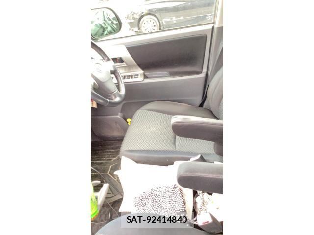 Toyota NOAH 2009-10 8744784-6