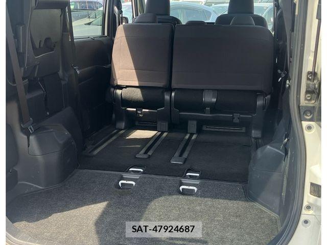 Toyota NOAH 2023-07 8744776-15