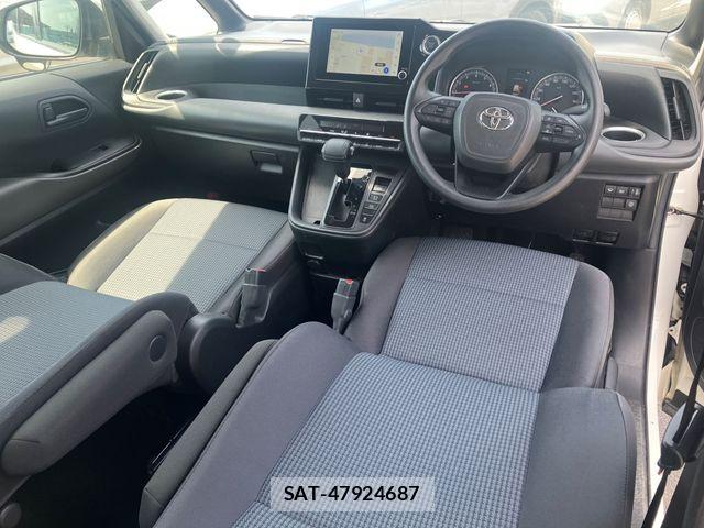 Toyota NOAH 2023-07 8744776-1