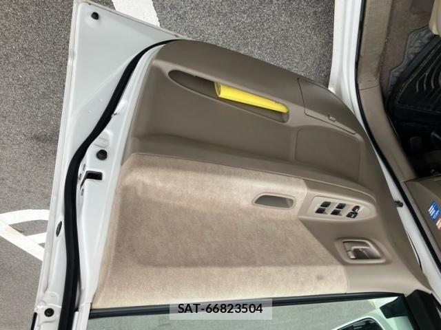 Toyota NOAH 2007-04 8744782-13