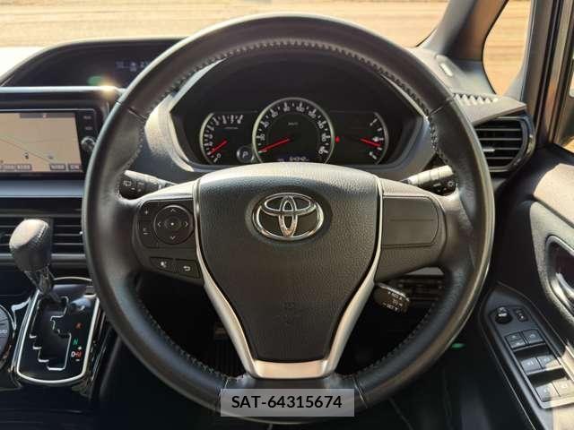 Toyota NOAH 2017-03 8744777-9