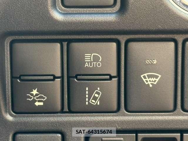 Toyota NOAH 2017-03 8744777-15