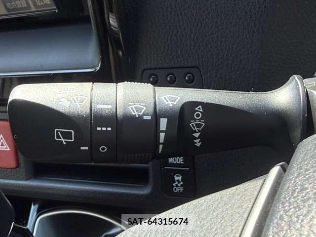 Toyota NOAH 2017-03 8744777-18