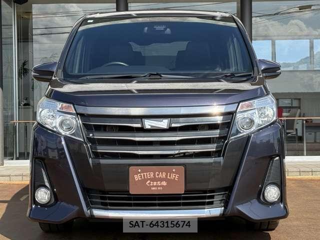 Toyota NOAH 2017-03 8744777-1