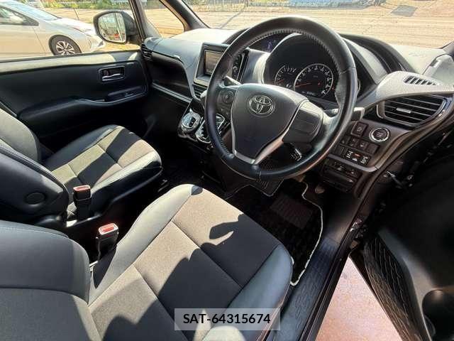 Toyota NOAH 2017-03 8744777-22
