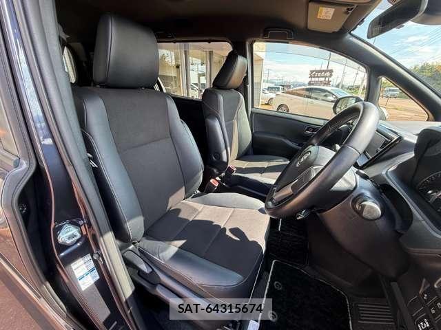 Toyota NOAH 2017-03 8744777-23