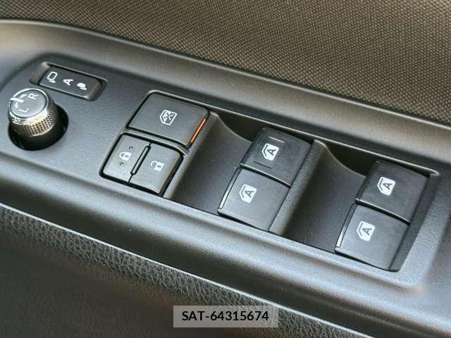 Toyota NOAH 2017-03 8744777-25