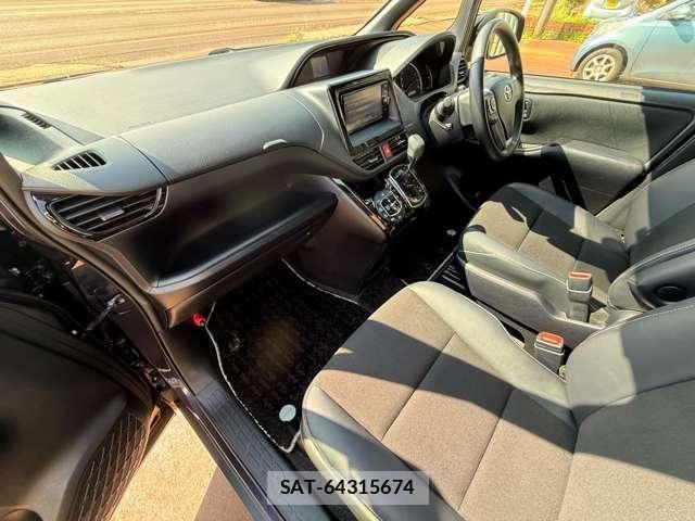 Toyota NOAH 2017-03 8744777-26
