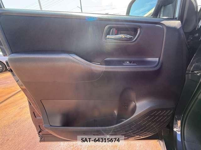 Toyota NOAH 2017-03 8744777-28