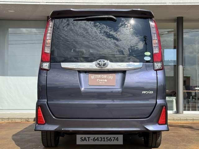 Toyota NOAH 2017-03 8744777-2