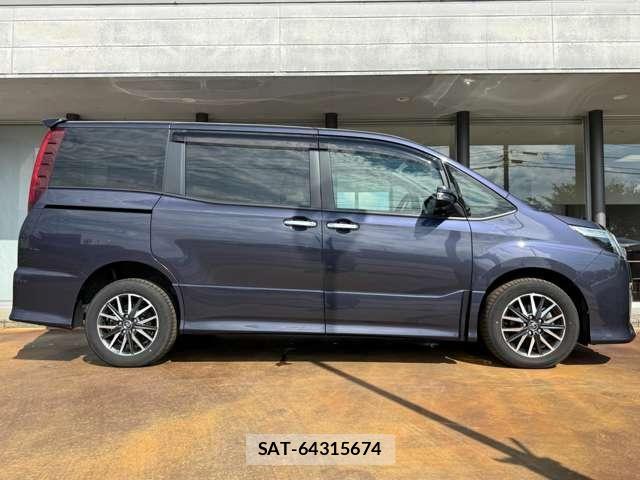 Toyota NOAH 2017-03 8744777-3