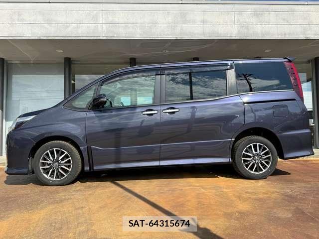 Toyota NOAH 2017-03 8744777-4