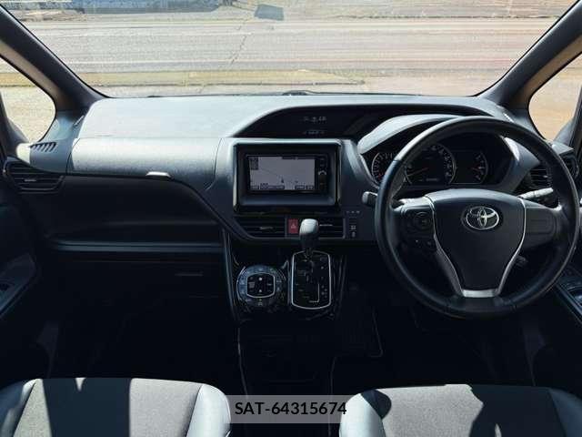 Toyota NOAH 2017-03 8744777-5