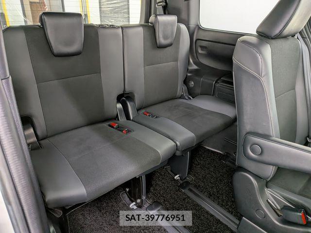 Toyota NOAH 2019-03 8744775-11