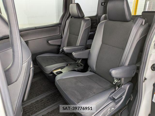 Toyota NOAH 2019-03 8744775-12