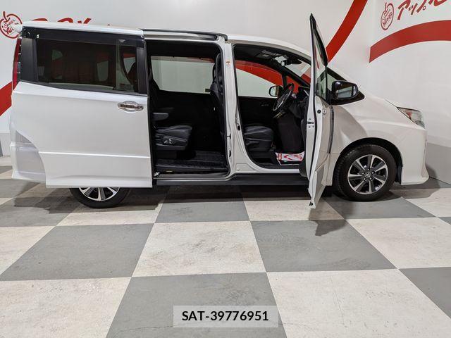 Toyota NOAH 2019-03 8744775-6