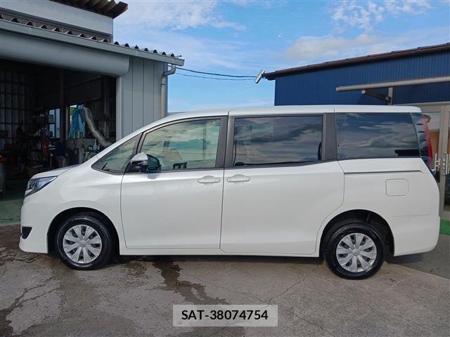 Toyota NOAH 2021-08 8744779-11