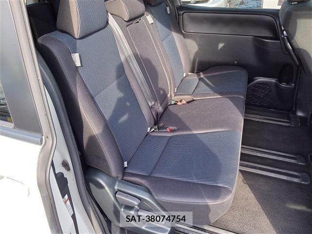 Toyota NOAH 2021-08 8744779-14