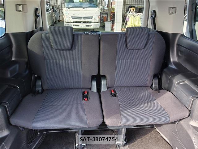 Toyota NOAH 2021-08 8744779-17