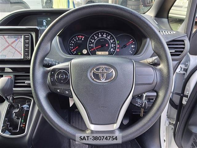 Toyota NOAH 2021-08 8744779-5