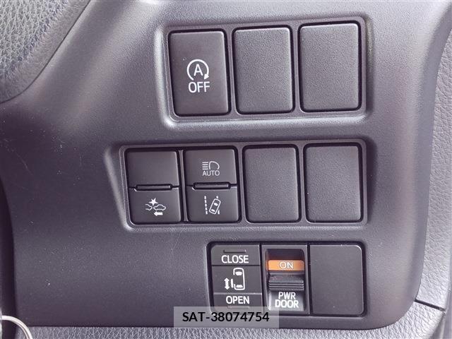 Toyota NOAH 2021-08 8744779-6
