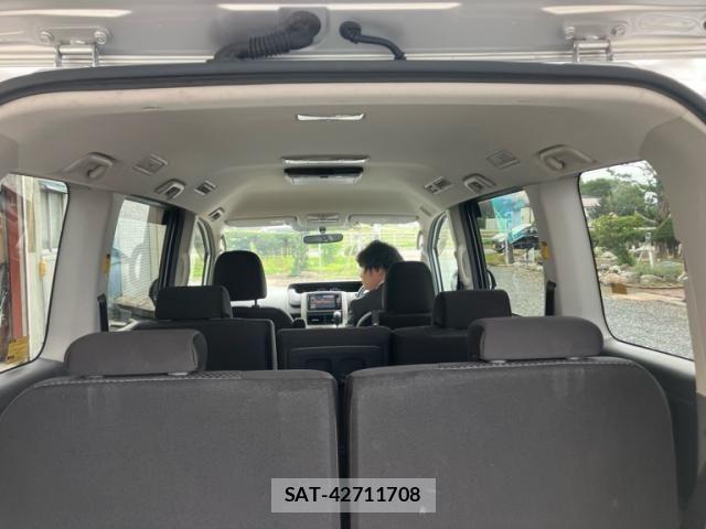 Toyota NOAH 2007-08 8744780-14