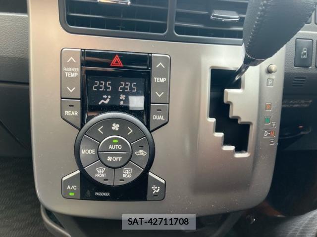 Toyota NOAH 2007-08 8744780-18