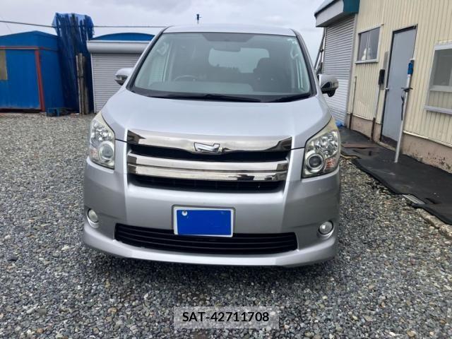 Toyota NOAH 2007-08 8744780-1