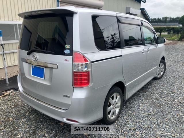 Toyota NOAH 2007-08 8744780-8