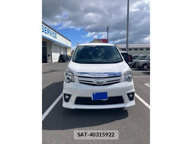 Toyota NOAH 2013-10 8744781-0