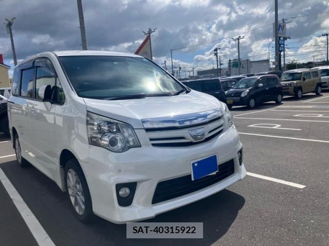 Toyota NOAH 2013-10 8744781-1