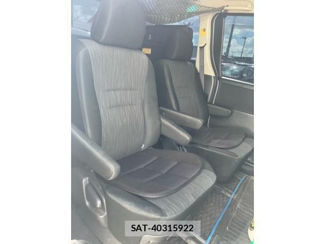 Toyota NOAH 2013-10 8744781-21