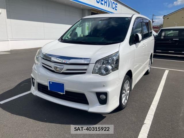 Toyota NOAH 2013-10 8744781-2