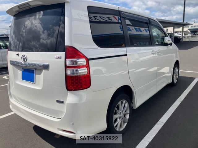 Toyota NOAH 2013-10 8744781-6