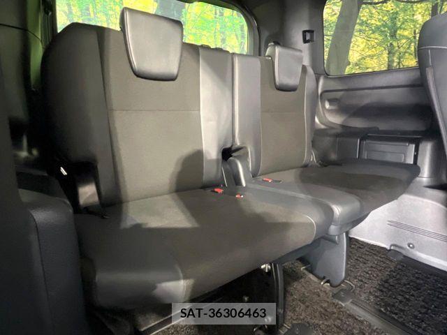 Toyota NOAH 2017-04 8781411-9