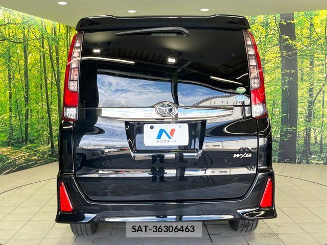 Toyota NOAH 2017-04 8781411-15