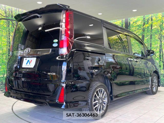 Toyota NOAH 2017-04 8781411-16
