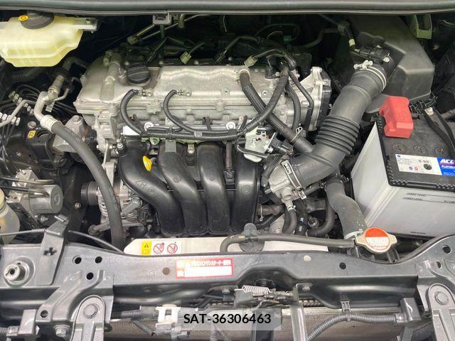 Toyota NOAH 2017-04 8781411-17