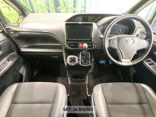 Toyota NOAH 2017-04 8781411-1