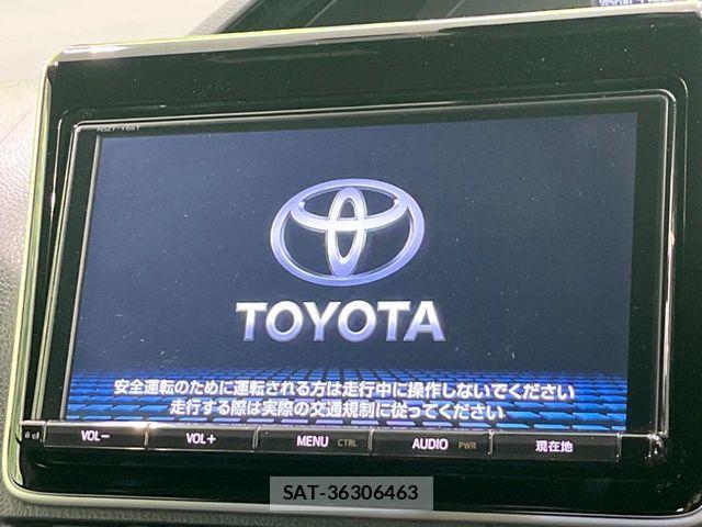 Toyota NOAH 2017-04 8781411-2