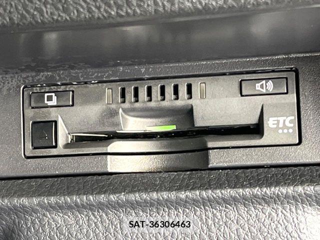 Toyota NOAH 2017-04 8781411-6